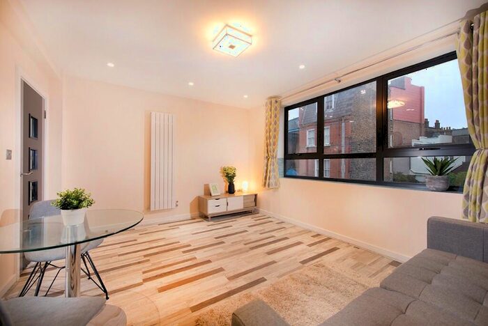 2 Bedroom Flat To Rent In Turner Street, London, E1