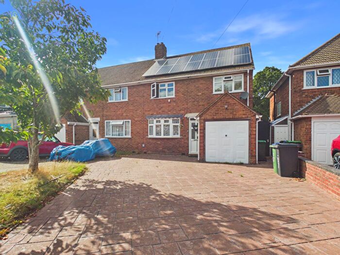 3 Bedroom Semi Detached House For Sale In Hamstead Road, Great Barr, Birmingham, B43