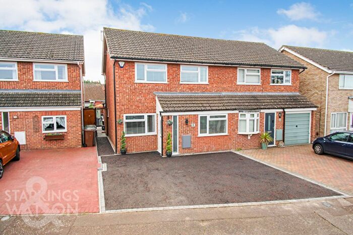 4 Bedroom Semi-detached House For Sale In Rosa Close, Spixworth, Norwich, NR10