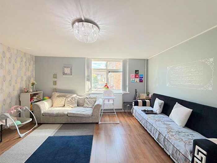 2 Bedroom Maisonette For Sale In Kashmir Road, St Matthews, Leicester, LE1