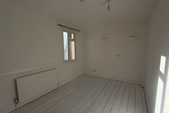 Apartment To Rent In Heath Road, ME16