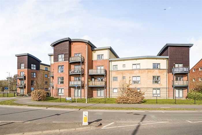 2 Bedroom Flat For Sale In Fountain Court, Raven Close, Watford, WD18