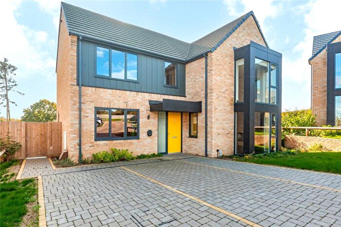 4 Bedroom Detached House For Sale In Woodlands Grove, Stapleford Abbotts, Essex, RM4