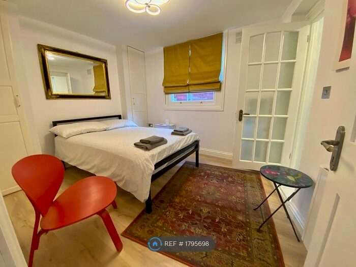 Studio To Rent In Shepperton Road, London, N1