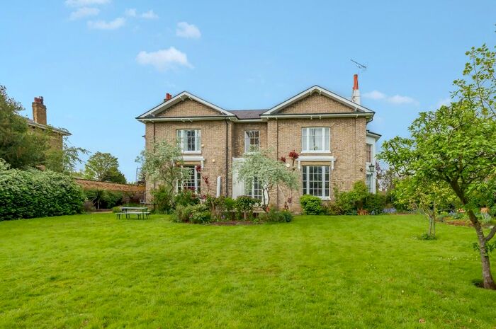 2 Bedroom Flat To Rent In Blackheath Park, London, SE3