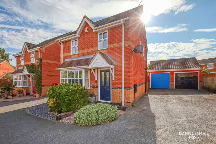 3 Bedroom Detached House For Sale In Northampton Grove, Langdon Hills, Basildon, SS16