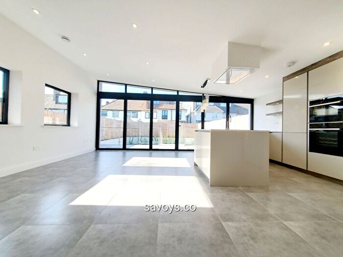 3 Bedroom Detached House To Rent In Wayside, Golders Green, NW11