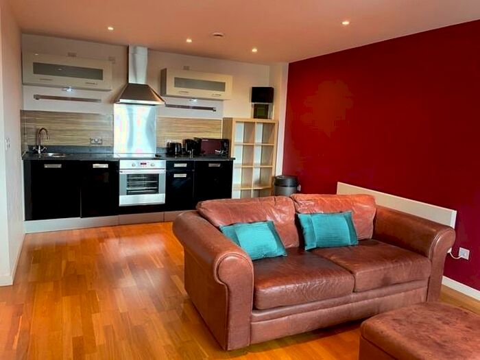 2 Bedroom Apartment To Rent In Gateway South, Marsh Lane, LS9