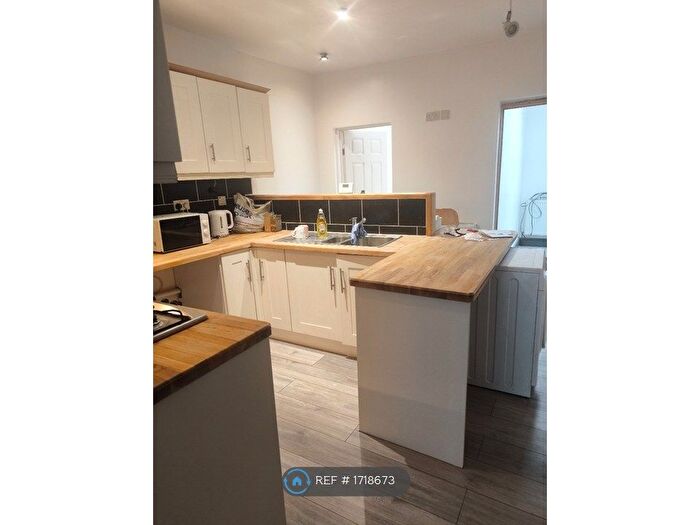 2 Bedroom Flat To Rent In Cromer Road, Romford, RM7