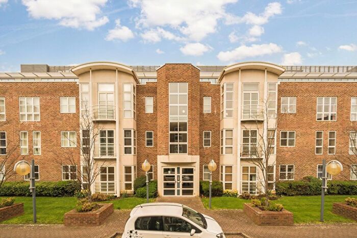 2 Bedroom Flat For Sale In Manbre Road, Hammersmith, W6