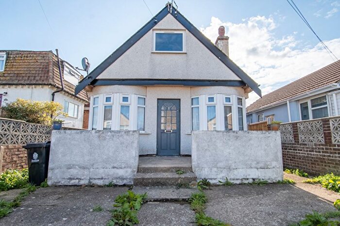 3 Bedroom Detached Bungalow For Sale In Sea Pink Way, Jaywick, Clacton-On-Sea, CO15