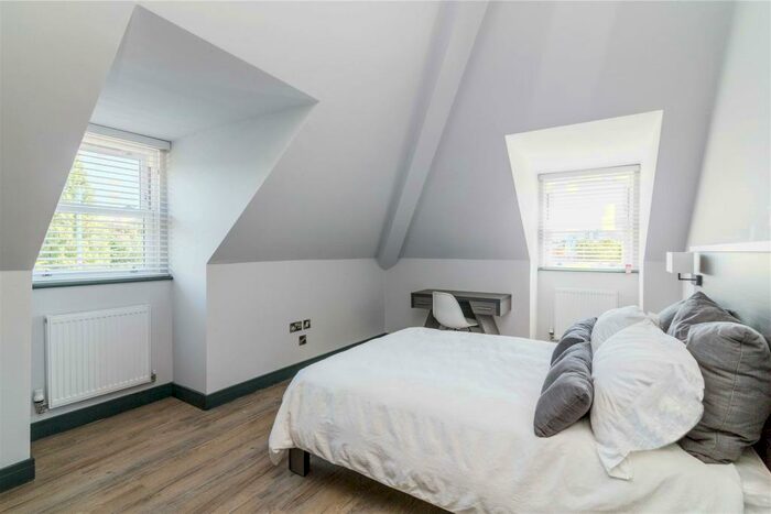 1 Bedroom Apartment To Rent In Park Suites, Waverley Street, Nottingham, NG7