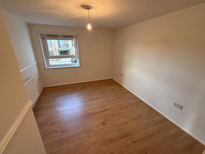 1 Bedroom Flat To Rent In Clements Court, Green Lane, Hounslow, Middlesex, TW4