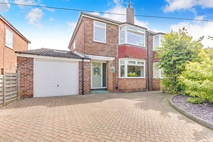 3 Bedroom Semi-detached House For Sale In Riverview Avenue, North Ferriby, HU14