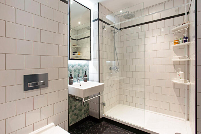 1 Bedroom Flat For Sale In Lyell Street, London, E14