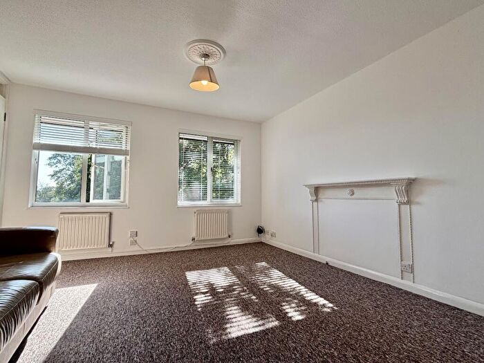 1 Bedroom Maisonette To Rent In Bembridge, Netley Abbey, SO31
