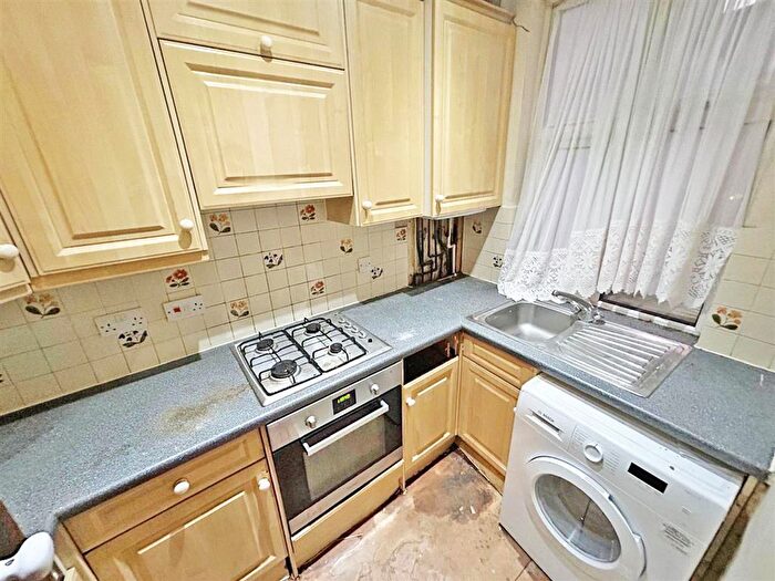 2 Bedroom Flat For Sale In Lower Addiscombe Road, Croydon, CR0