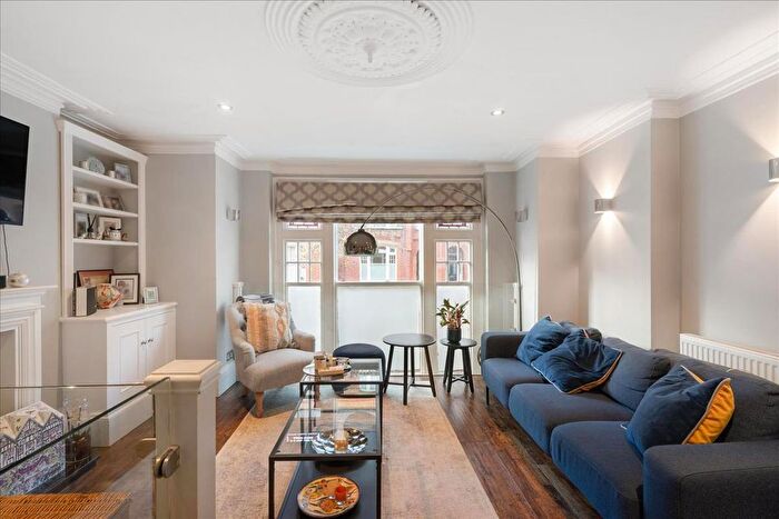 2 Bedroom Flat For Sale In Fulham Park Gardens, Fulham, London, SW6