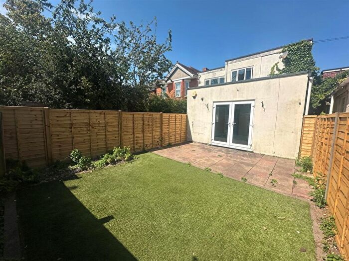 2 Bedroom Flat For Sale In Wimborne Road, Moordown, Bournemouth, BH9
