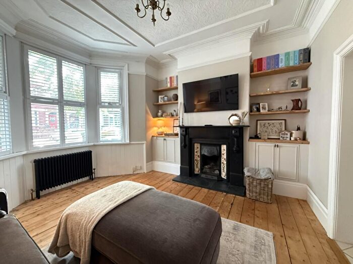 2 Bedroom Flat To Rent In Albany Road, Roath, Cardiff, CF24