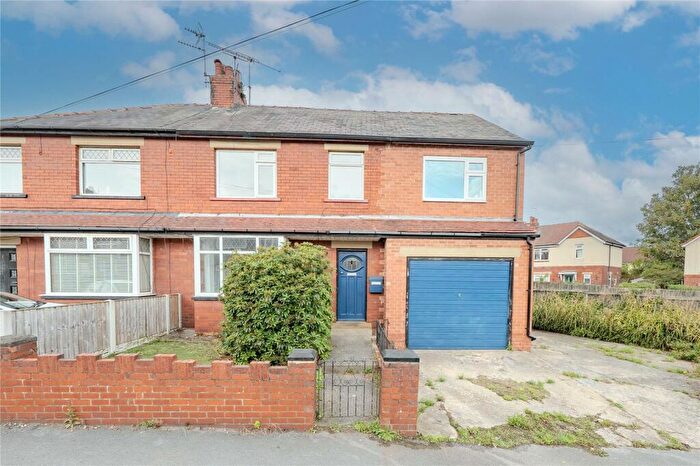 4 Bedroom Semi-Detached House For Sale In Merton Gardens, Farsley, Pudsey, LS28
