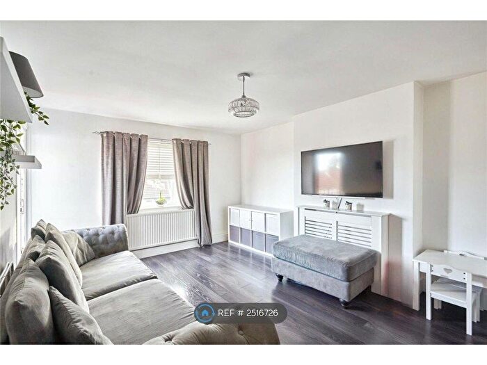 2 Bedroom Flat To Rent In New Barn Street, London, E13