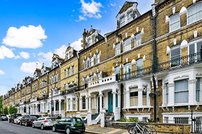 Studio To Rent In Gunterstone Road, London, W14