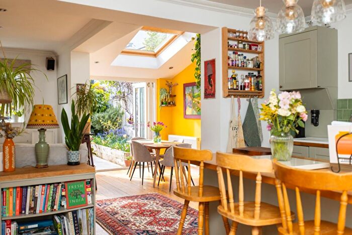 3 Bedroom Terraced House For Sale In Oxford Street, Totterdown, BS3