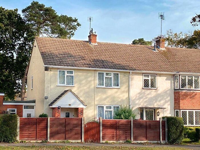 3 Bedroom End Of Terrace House To Rent In Broomhill Road, Farnborough, GU14