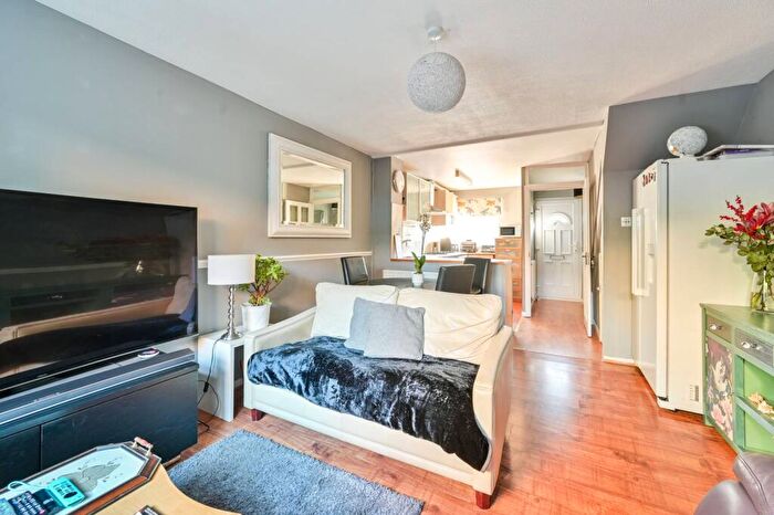 2 Bedroom Terraced House For Sale In Westcott Road, Kennington, London, SE17