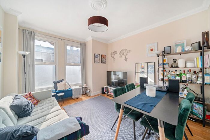 3 Bedroom Flat For Sale In Ground Floor Flat, Earlsfield Road, Earlsfield, SW18
