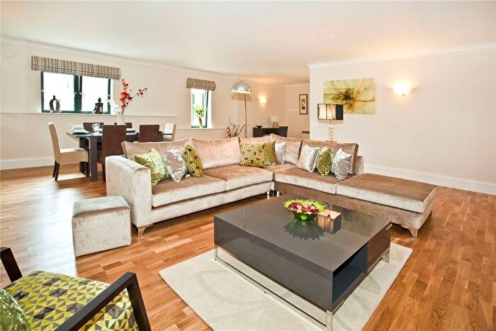 3 Bedroom Flat For Sale In West Block, Southbank, London, SE1