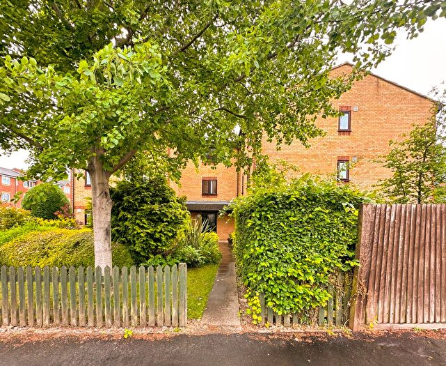 1 Bedroom Flat To Rent In Sandown Road, Watford, WD24