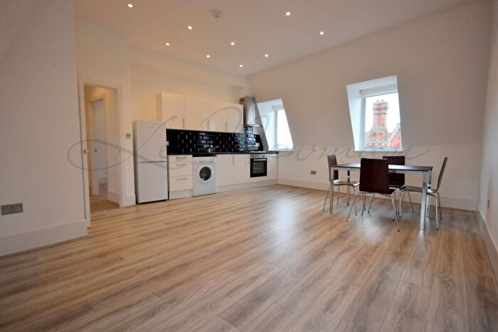 2 Bedroom Flat To Rent In Market Place, Wokingham, RG40