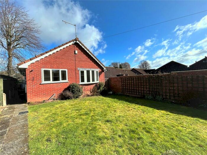 2 Bedroom Bungalow To Rent In Stourbridge Road, Halesowen, West Midlands, B63