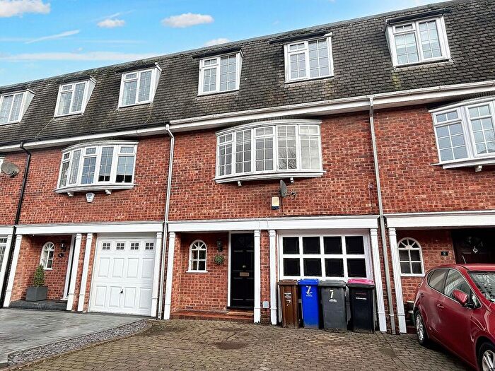3 Bedroom Town House To Rent In Woodlea, Worsley, M28