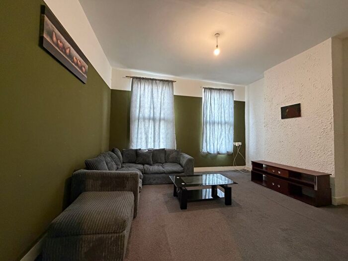 2 Bedroom Flat To Rent In North Street, Carshalton, SM5
