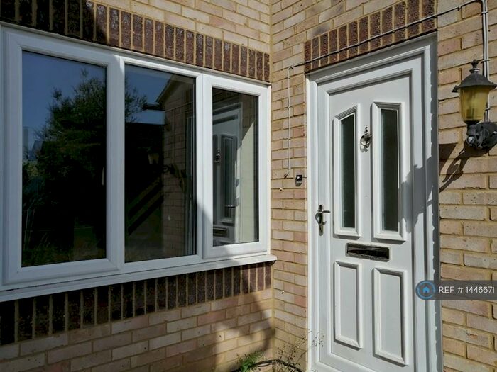 3 Bedroom Detached House To Rent In Warwick Court, Kettering, NN15