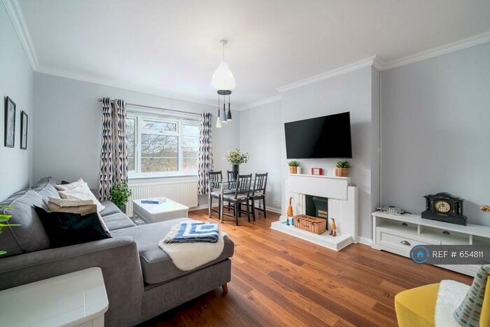2 Bedroom Flat To Rent In Linksview, London, N2