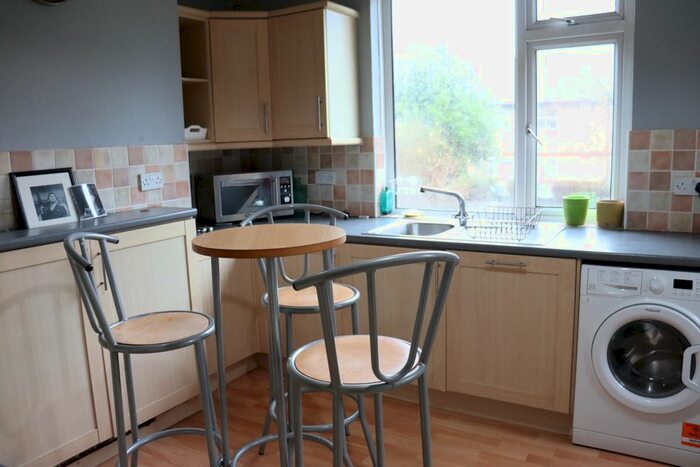 2 Bedroom Maisonette To Rent In Delta Road, Woking, GU21