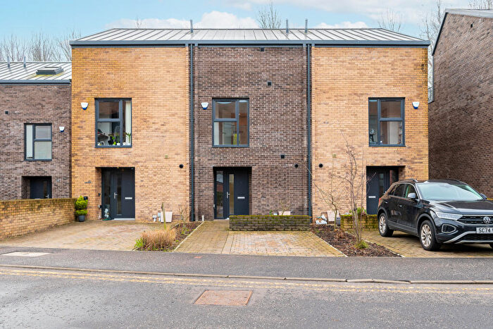 3 Bedroom Town House To Rent In Festival Court, City Centre, Glasgow, G51