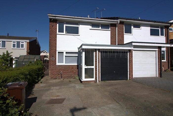 3 Bedroom Semi-Detached House For Sale In Firfield Road, Benfleet, SS7