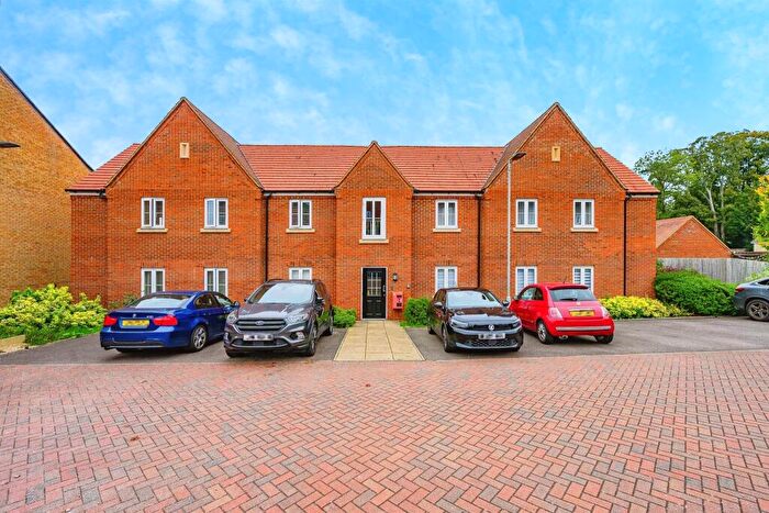 2 Bedroom Flat For Sale In Siskin Drive, Hemel Hempstead, HP3