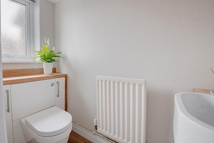 4 Bedroom Detached House For Sale In Miller Close, Bromsgrove, Worcestershire, B60