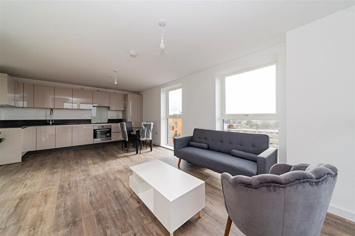 2 Bedroom Flat To Rent In East Acton Lane, London, W3