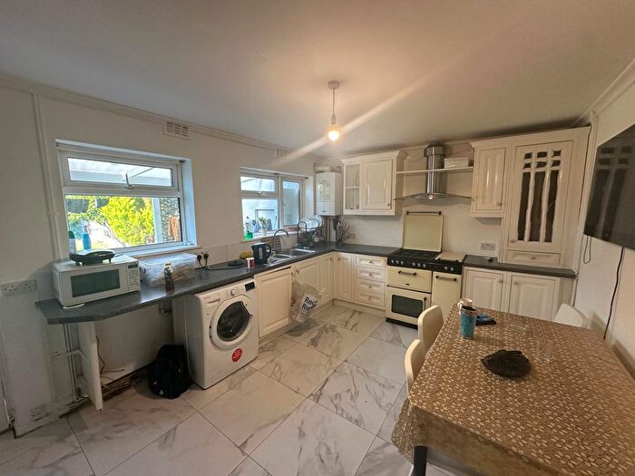 3 Bedroom Terraced House To Rent In Carpenters Road, Enfield, EN1