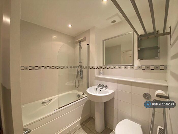 1 Bedroom Flat To Rent In Coliseum, London, N8