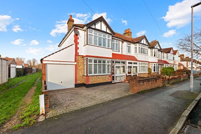 3 Bedroom End Terrace House For Sale In Godalming Avenue, Wallington, SM6