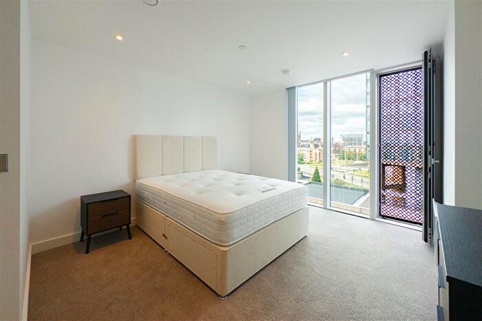 2 Bedroom Apartment To Rent In The Blade, M15