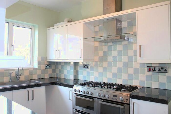 2 Bedroom Maisonette To Rent In Harrow View, Harrow, HA2